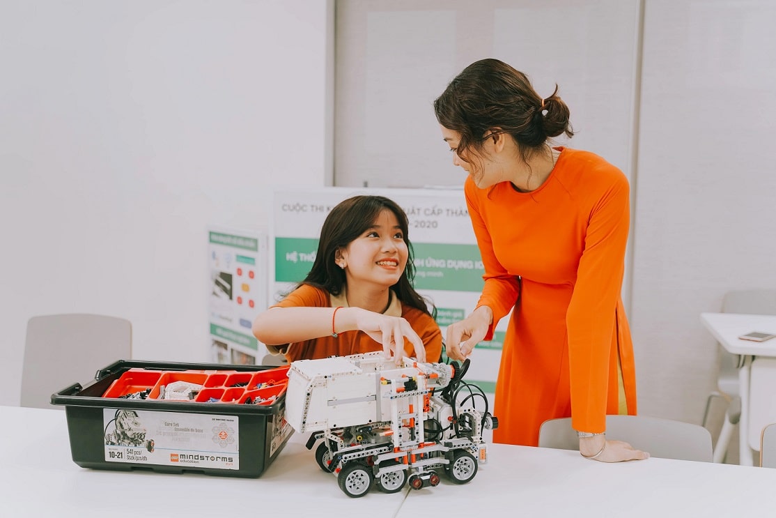 Giáo dục STEM là gì? Đặc điểm, lợi ích và những giá trị đặc biệt của STEM