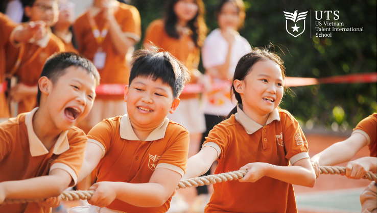 Phụ huynh nên cho con học trường quốc tế hay là trường công lập? So sánh ưu nhược điểm.