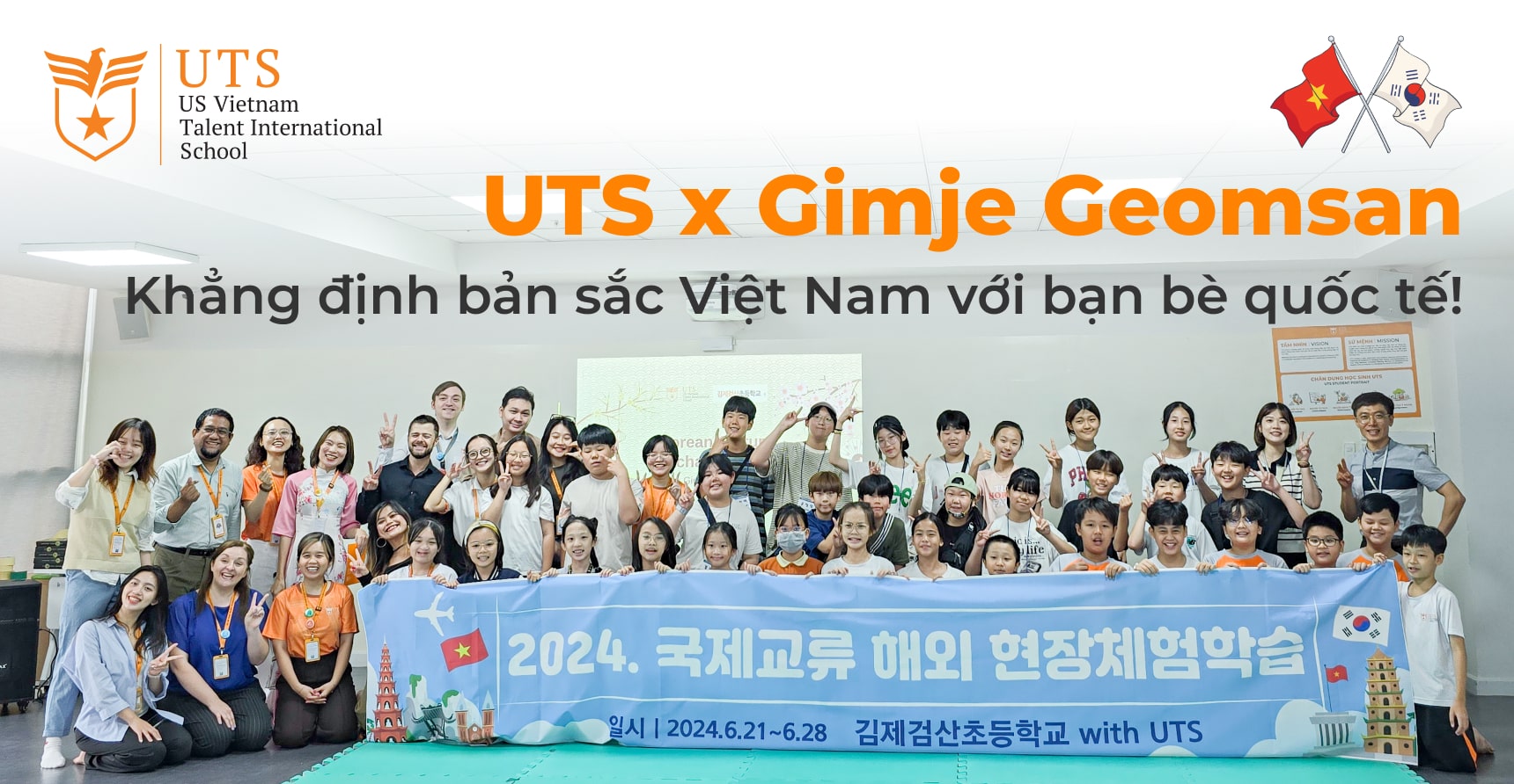 Cultural exchange with international friends, UTS-ers confidently promoting the Vietnamese identity!