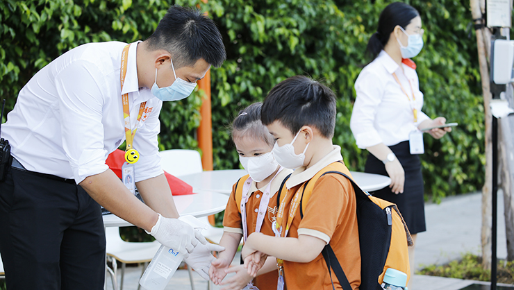 UTS community safely return to school together